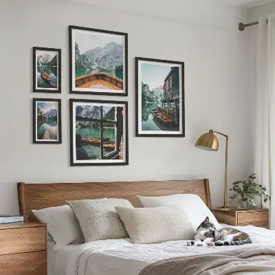 Lot de tableaux encadrés représentant des lacs et paysages de montagne apaisants