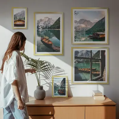 Ensemble de 5 tableaux représentant des lacs, montagnes, bateaux et paysages