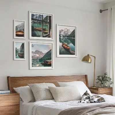 Ensemble de 5 tableaux représentant des lacs, montagnes, bateaux et paysages