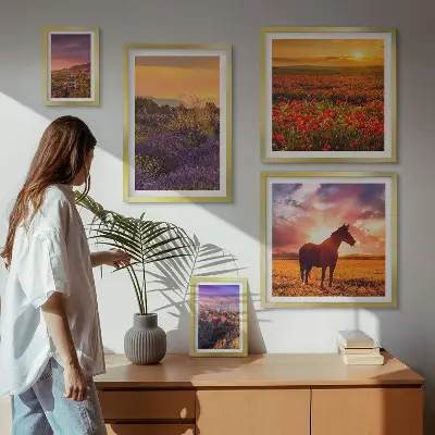 Lot de tableaux encadrés représentant des paysages naturels avec des chevaux et des fleurs