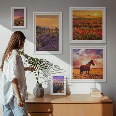 Lot de tableaux encadrés représentant des paysages naturels avec des chevaux et des fleurs