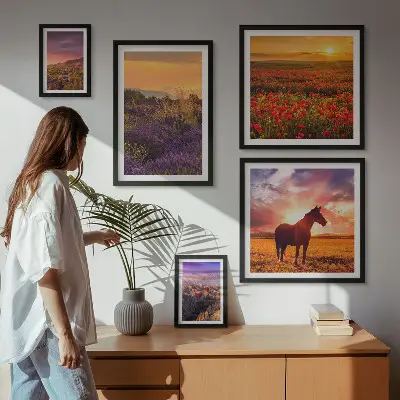 Lot de tableaux encadrés représentant des paysages naturels avec des chevaux et des fleurs