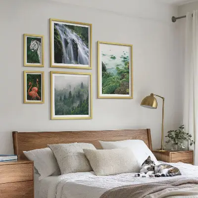 Lot de tableaux encadrés représentant des paysages et animaux sauvages