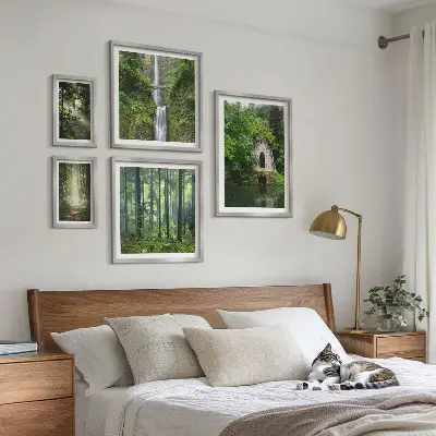 Tableau de décoration murale représentant une nature verdoyante avec des cascades
