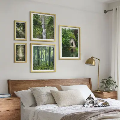 Tableau de décoration murale représentant une nature verdoyante avec des cascades
