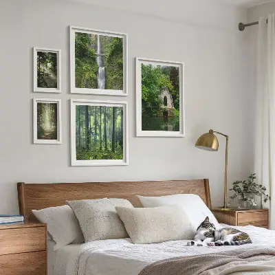 Tableau de décoration murale représentant une nature verdoyante avec des cascades