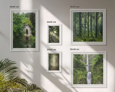 Tableau de décoration murale représentant une nature verdoyante avec des cascades