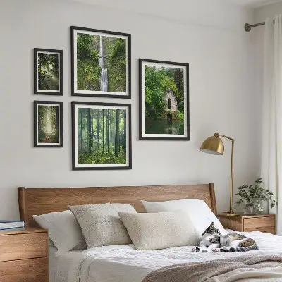 Tableau de décoration murale représentant une nature verdoyante avec des cascades