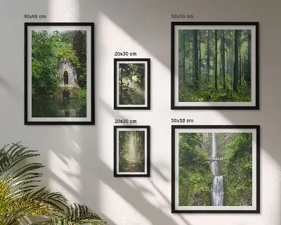Tableau de décoration murale représentant une nature verdoyante avec des cascades