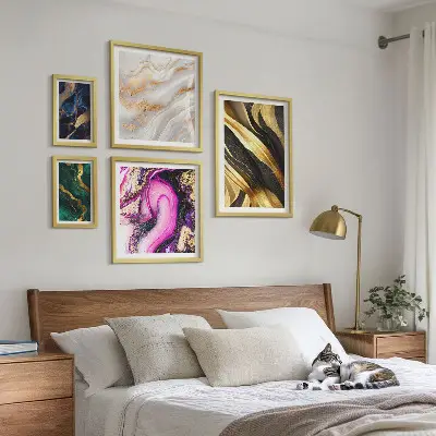Ensemble de 5 tableaux avec des motifs abstraits modernes