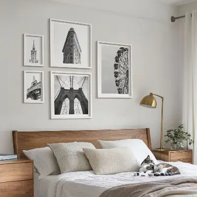 Tableau de décoration murale représentant une architecture métropolitaine en noir et blanc