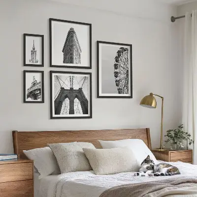 Tableau de décoration murale représentant une architecture métropolitaine en noir et blanc