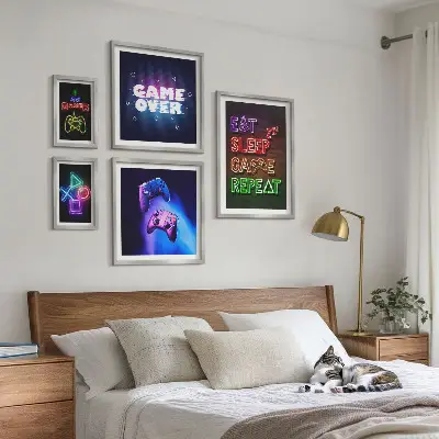 Lot de tableaux encadrés sur le thème des jeux vidéo au néon
