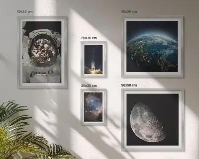 Lot de tableaux encadrés représentant les découvertes spatiales des astronautes