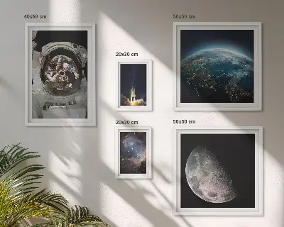Lot de tableaux encadrés représentant les découvertes spatiales des astronautes