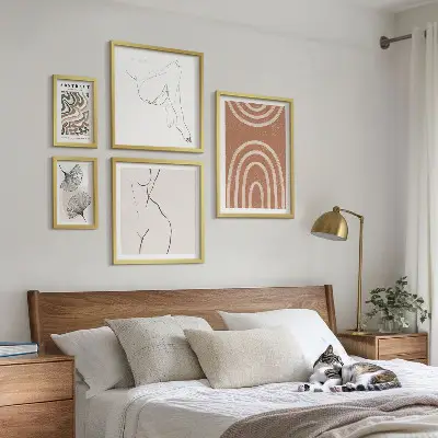 Ensemble de 5 tableaux représentant des figures abstraites stylisées