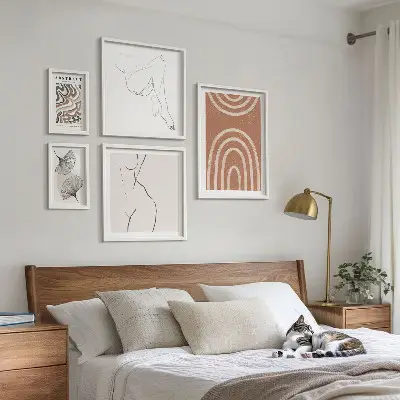 Ensemble de 5 tableaux représentant des figures abstraites stylisées