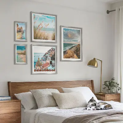 Ensemble de 5 tableaux représentant des paysages de plage du monde