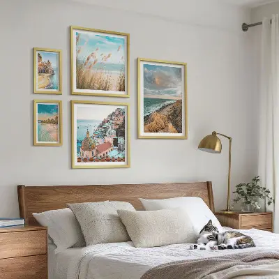 Ensemble de 5 tableaux représentant des paysages de plage du monde