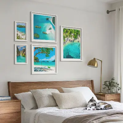 Ensemble de 5 tableaux représentant des plages tropicales et des eaux paradisiaques