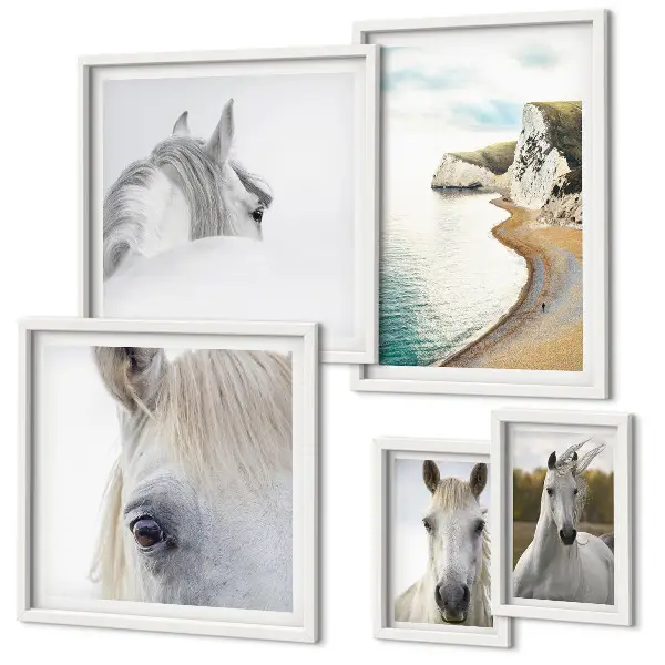 Lot de tableaux encadrés représentant des chevaux sur une plage au style minimaliste