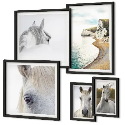 Lot de tableaux encadrés représentant des chevaux sur une plage au style minimaliste