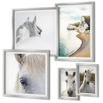 Lot de tableaux encadrés représentant des chevaux sur une plage au style minimaliste