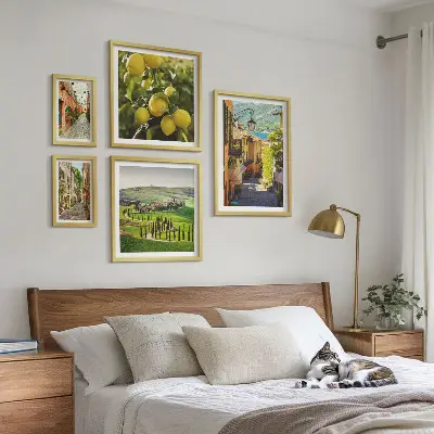 Lot de tableaux encadrés représentant des rues charmantes de paysages italiens