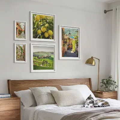 Lot de tableaux encadrés représentant des rues charmantes de paysages italiens