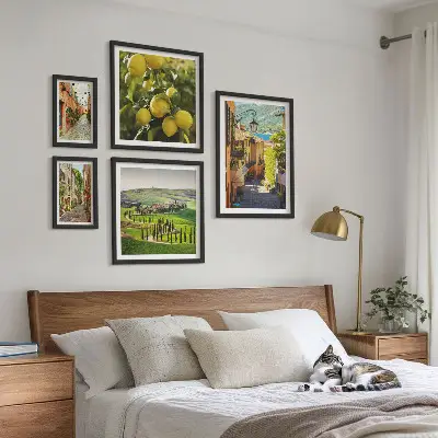 Lot de tableaux encadrés représentant des rues charmantes de paysages italiens