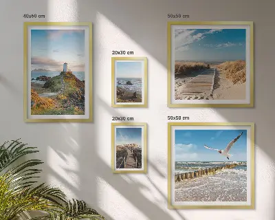 Lot de tableaux encadrés représentant des phares et plages en bord de mer