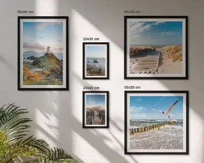 Lot de tableaux encadrés représentant des phares et plages en bord de mer