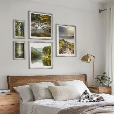 Tableau de décoration murale représentant des paysages naturels avec des cascades et des sentiers forestiers