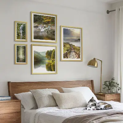 Tableau de décoration murale représentant des paysages naturels avec des cascades et des sentiers forestiers