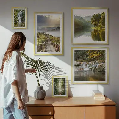 Tableau de décoration murale représentant des paysages naturels avec des cascades et des sentiers forestiers