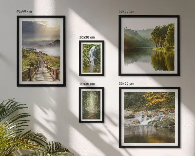 Tableau de décoration murale représentant des paysages naturels avec des cascades et des sentiers forestiers