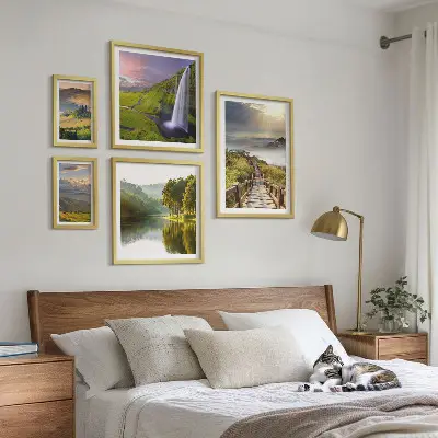 Lot de tableaux encadrés représentant des paysages de cascades et de montagnes
