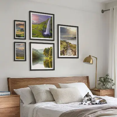 Lot de tableaux encadrés représentant des paysages de cascades et de montagnes