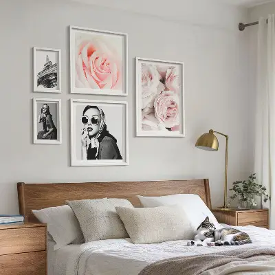 Ensemble de 5 tableaux représentant des portraits élégants de roses