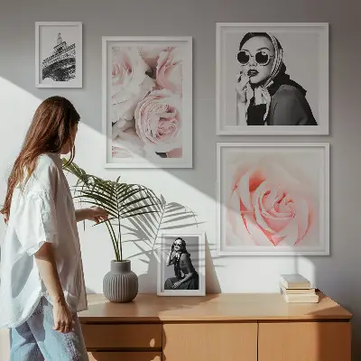 Ensemble de 5 tableaux représentant des portraits élégants de roses