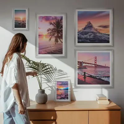Lot de tableaux encadrés représentant des paysages marins avec des palmiers
