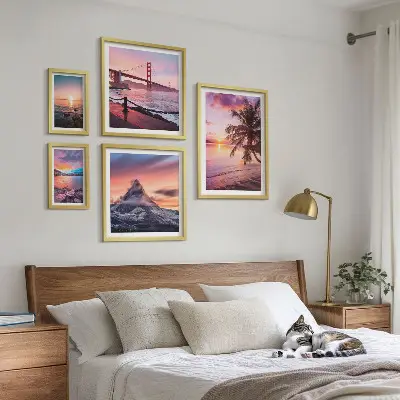Lot de tableaux encadrés représentant des paysages marins avec des palmiers