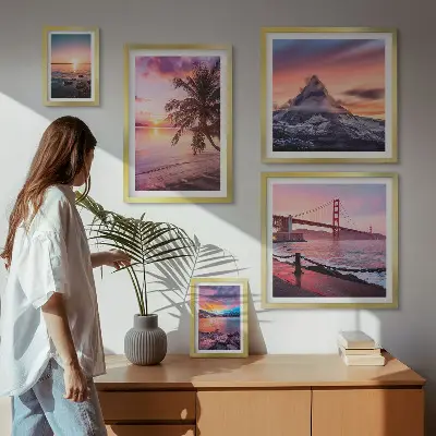 Lot de tableaux encadrés représentant des paysages marins avec des palmiers