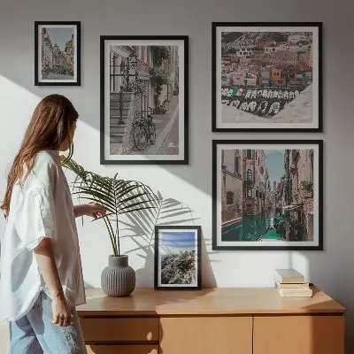 Lot de tableaux encadrés représentant de charmantes rues européennes