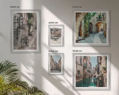 Lot de tableaux encadrés représentant des rues charmantes avec des vélos