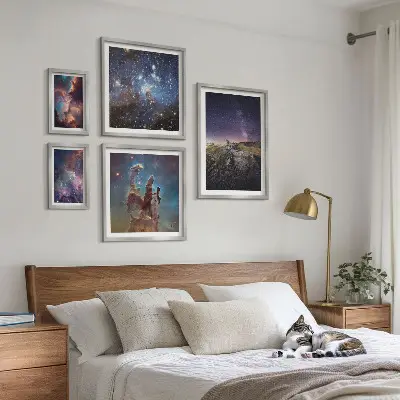 Lot de tableaux encadrés représentant des paysages cosmiques de galaxies