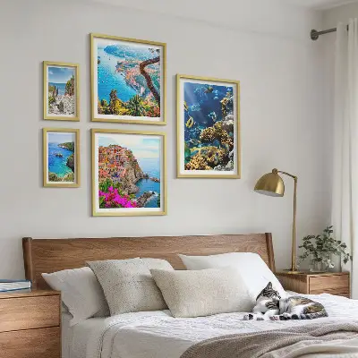 Lot de tableaux encadrés sur le thème des paysages marins, poissons et plages
