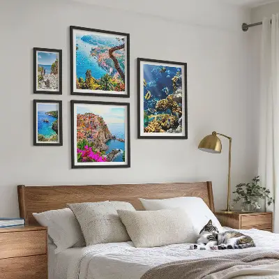Lot de tableaux encadrés sur le thème des paysages marins, poissons et plages