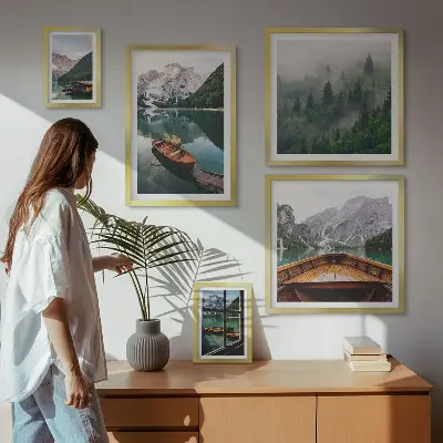Tableau de décoration murale représentant des bateaux sur des lacs de montagne calmes