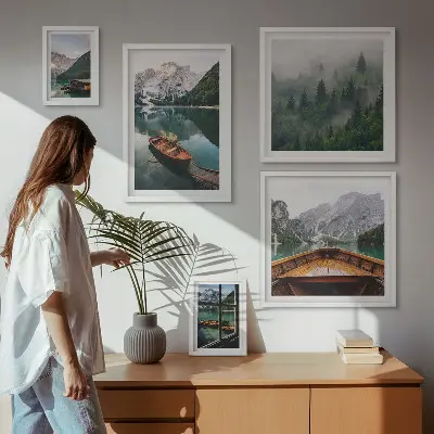 Tableau de décoration murale représentant des bateaux sur des lacs de montagne calmes